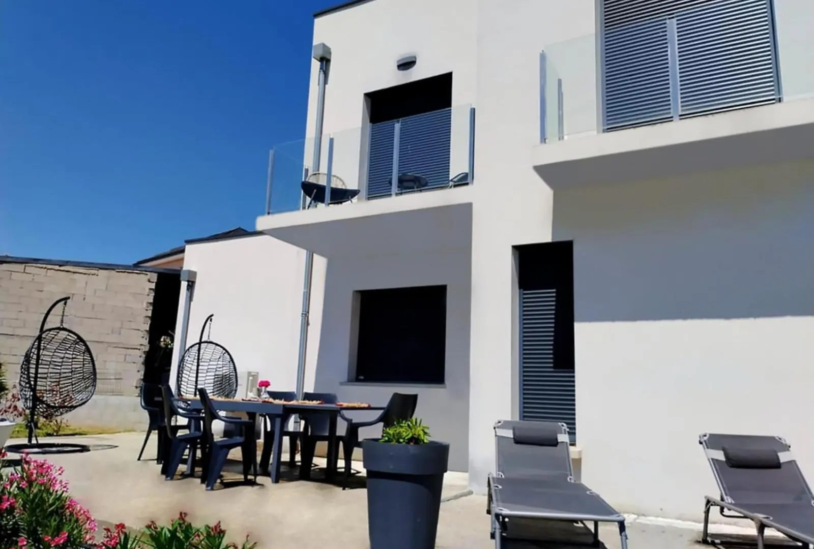 Grande Villa Moderne Moyrazes 0*,  法国